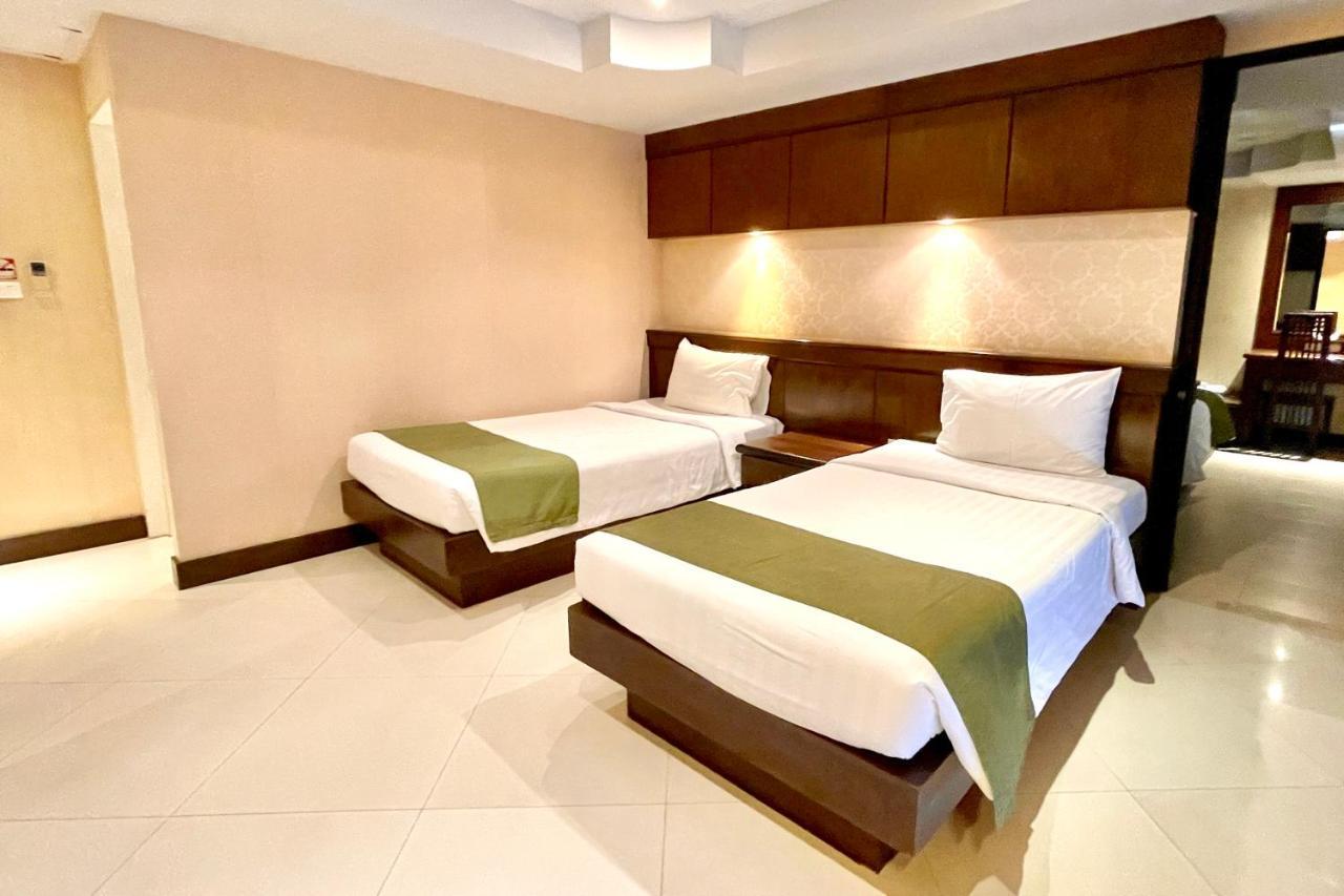 Rayaburi Hotel, Patong Екстер'єр фото