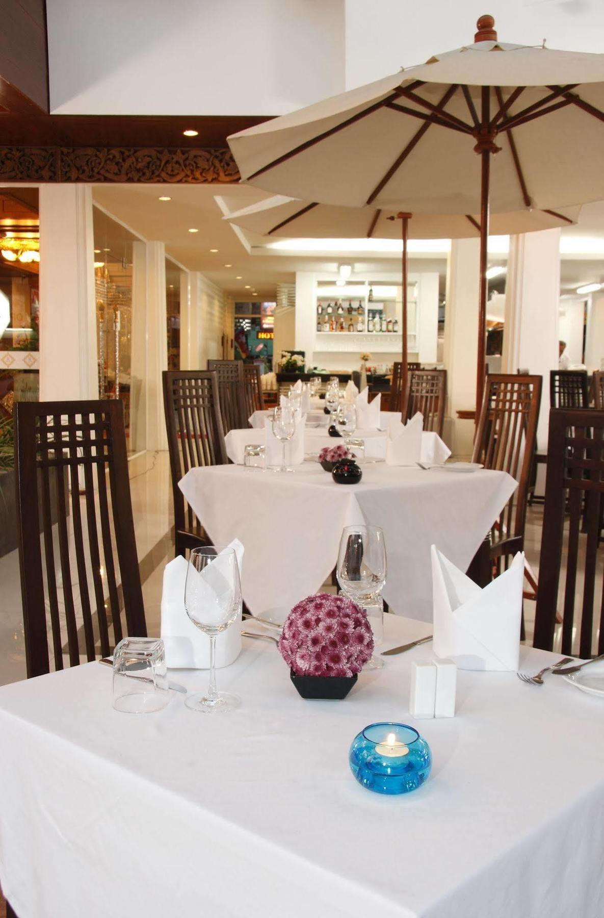 Rayaburi Hotel, Patong Екстер'єр фото