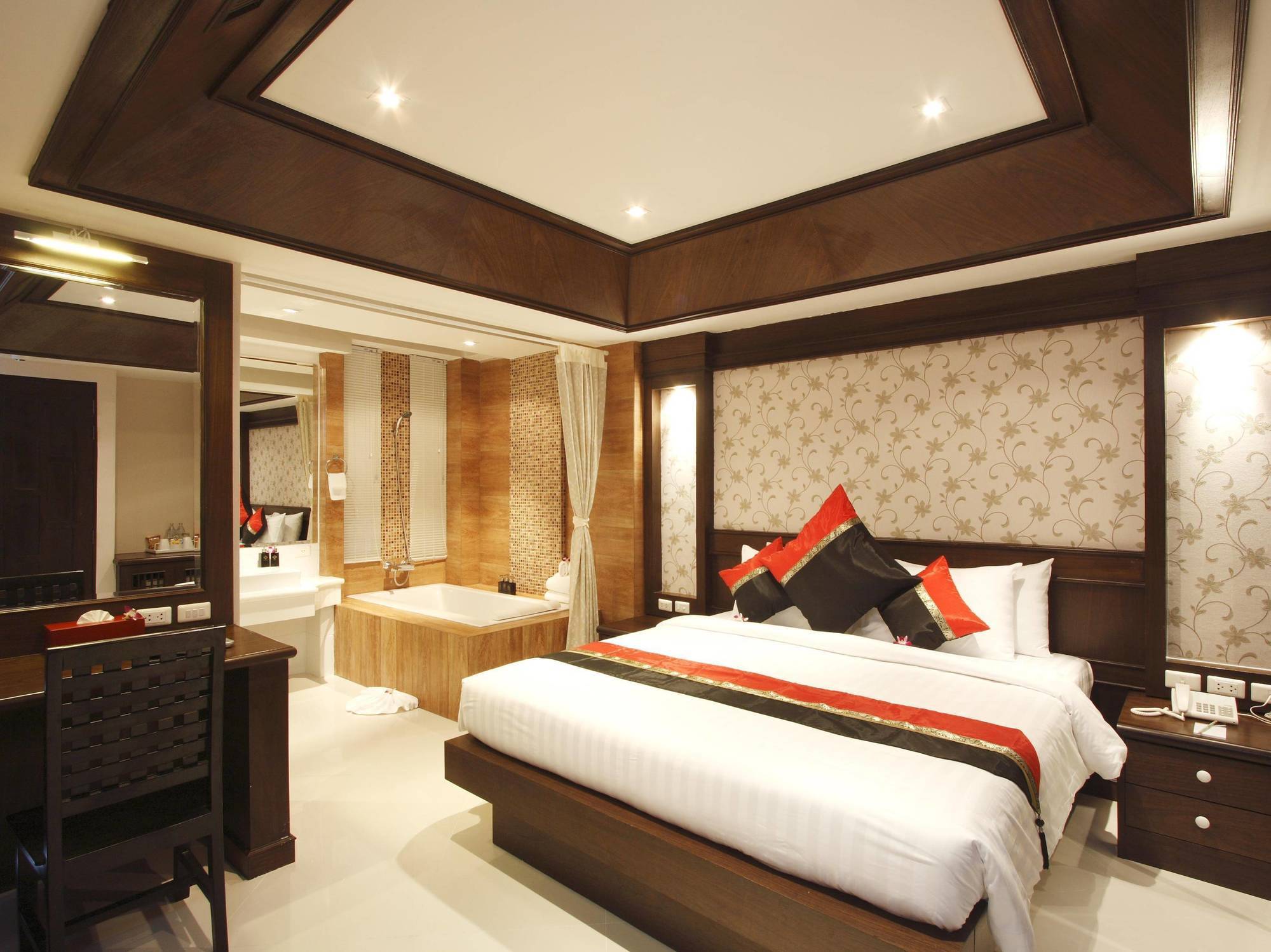 Rayaburi Hotel, Patong Екстер'єр фото