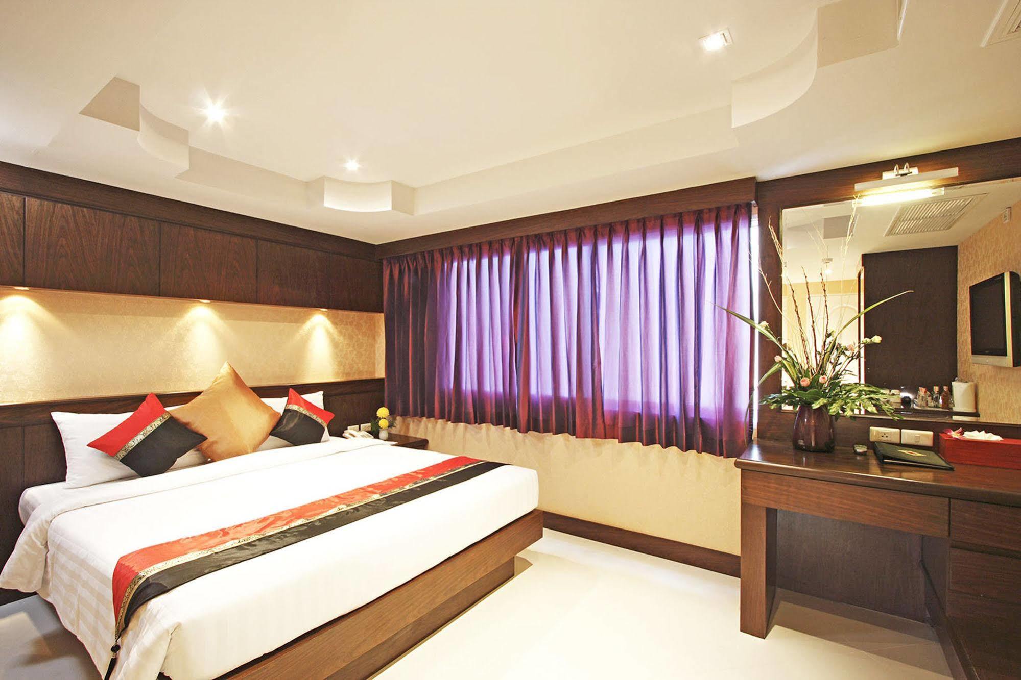 Rayaburi Hotel, Patong Екстер'єр фото