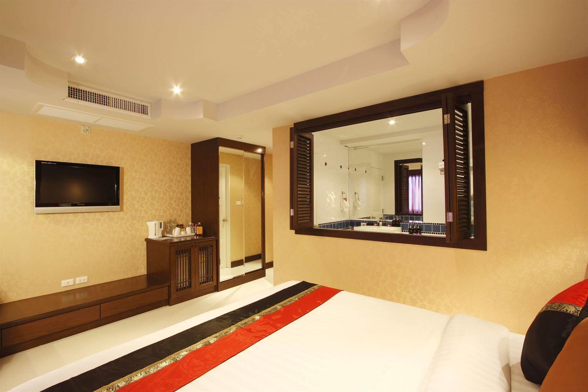 Rayaburi Hotel, Patong Екстер'єр фото
