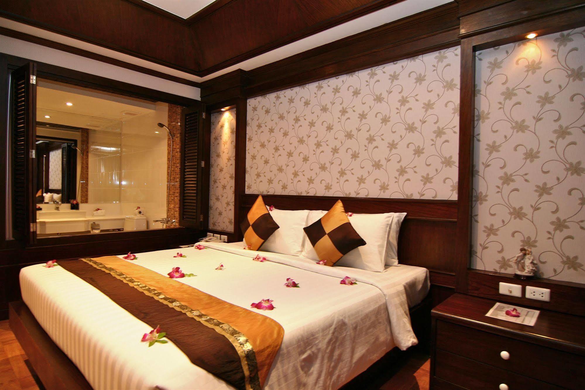 Rayaburi Hotel, Patong Екстер'єр фото