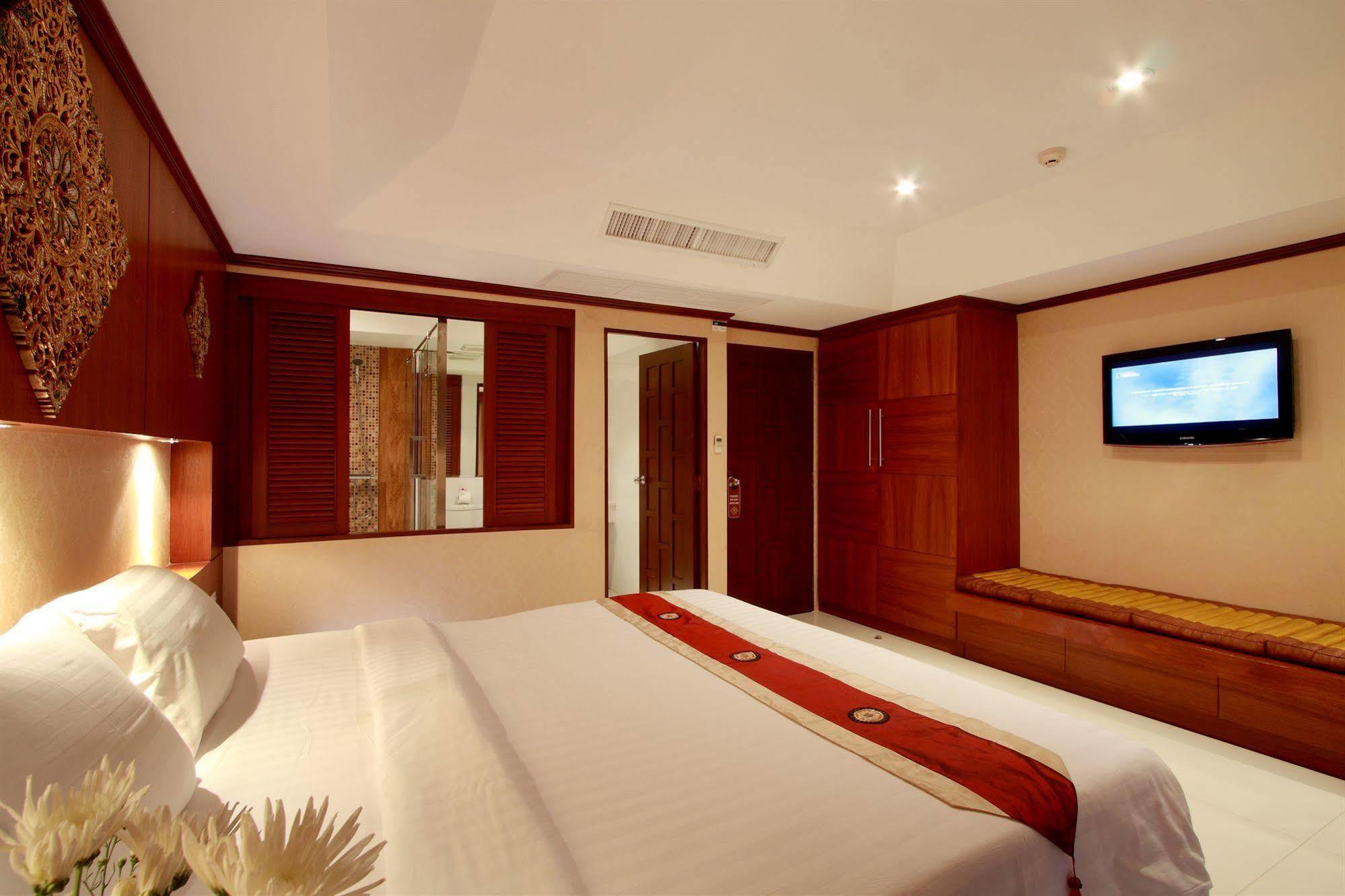 Rayaburi Hotel, Patong Екстер'єр фото
