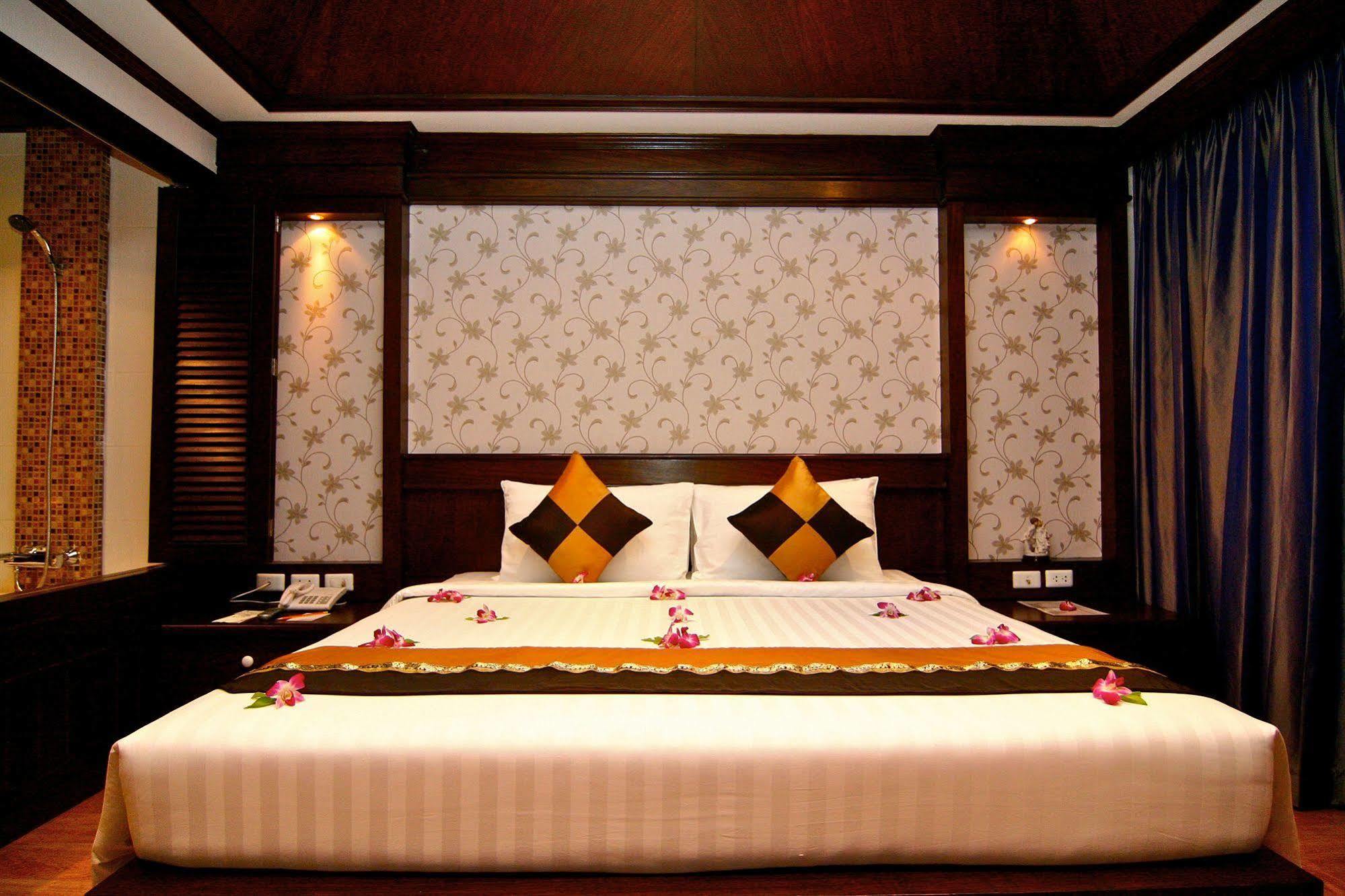 Rayaburi Hotel, Patong Екстер'єр фото