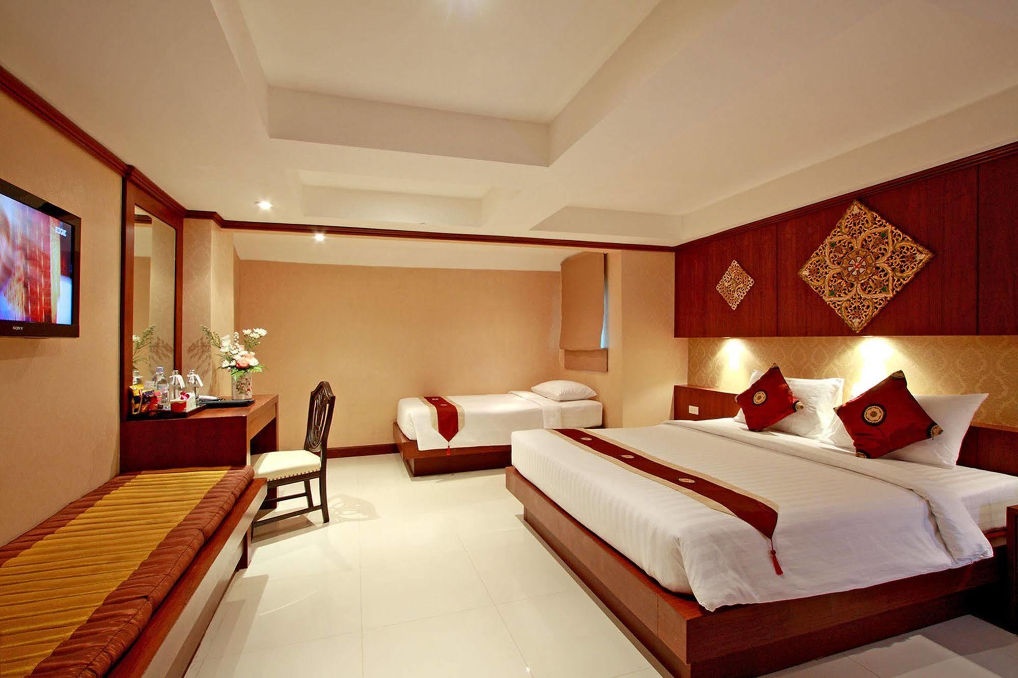 Rayaburi Hotel, Patong Екстер'єр фото